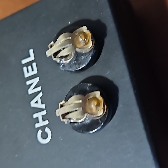 Chanel Vintage CC Logo Clip-On Black earrings - Picture 4 of 7
